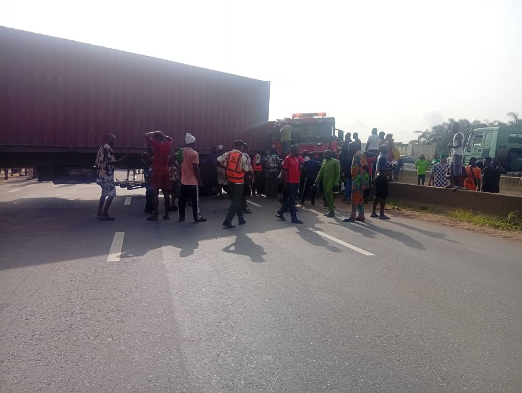 Read more about the article Accident/Traffic Alert along Lagos Ibadan Expressway