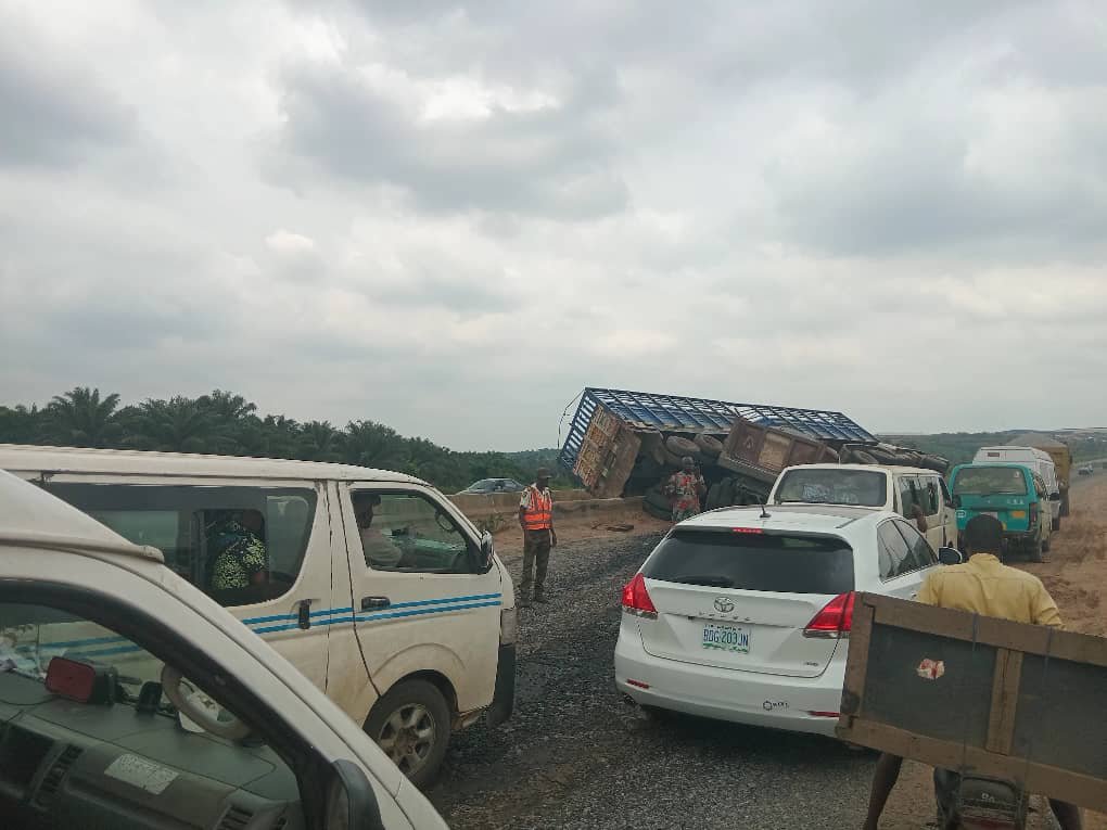 Read more about the article TRAFFIC ALERT !!! Along Ogere, Lagos – Ibadan Expressway.