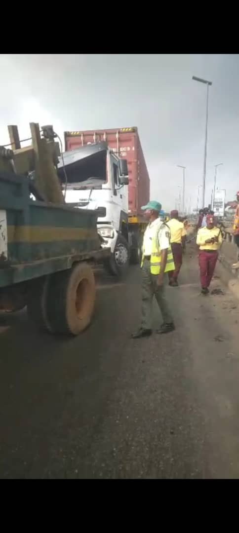 You are currently viewing Traffic Update!!! Kara bridge along Lagos/Ibadan Expressway.