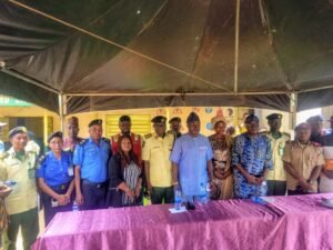 Read more about the article OGUN WARNS TRUCK DRIVERS AGAINST INDISCRIMINATE PACKING ON HIGHWAYS