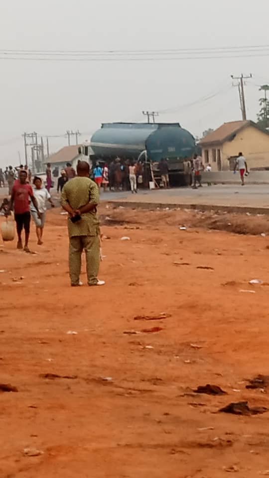 You are currently viewing TRACE TRAFFIC ALERT!!! Along Sagamu-Benin Expressway